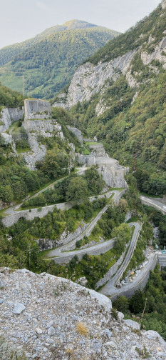 Vue sur le fort du Portalet