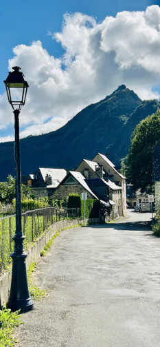 En balade dans 
le village d'Arrens-Marsous 
et son vieux pont 