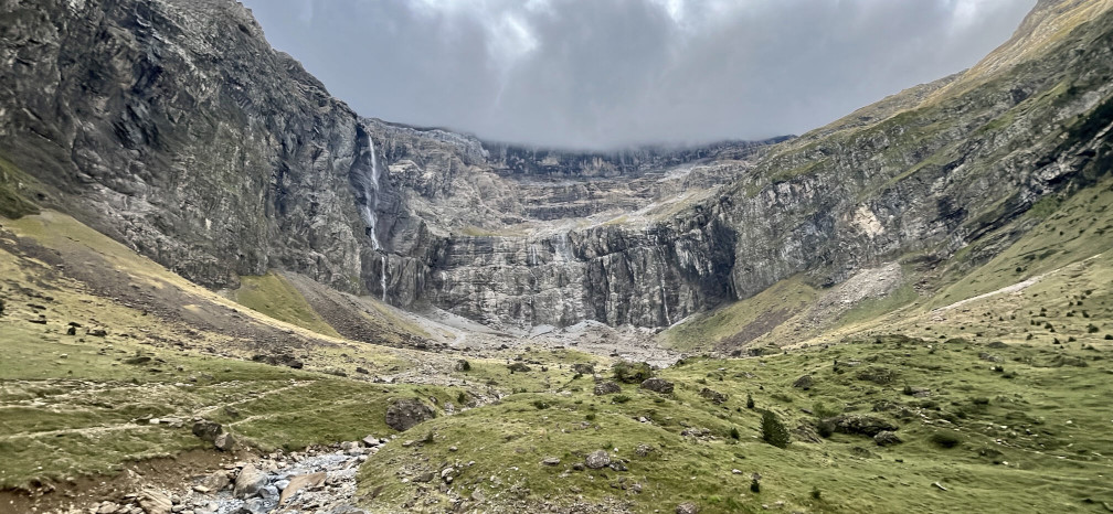 Le cirque de Gavarnie et la chute d'eau