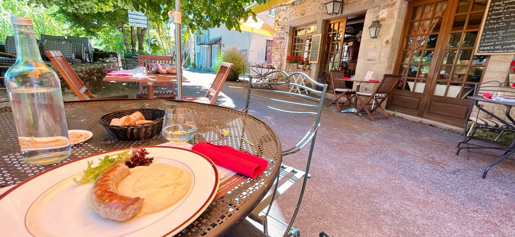 Saucisse au couteau et Aligot à Sauveterre-de-Rouergue 