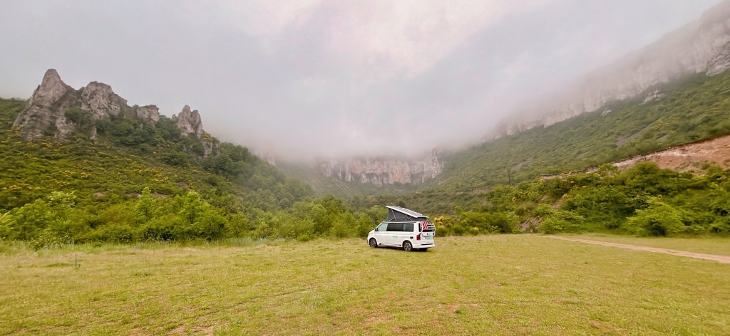 Nuages bas au cœur du Cirque de Tournemire
