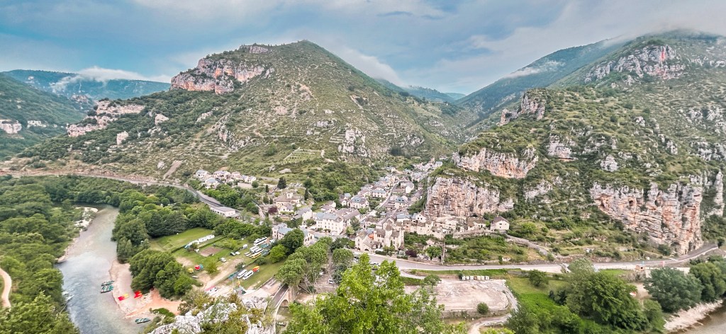 Sur les hauteurs de la Malène