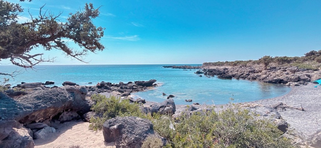 Paysage côtier à Elafossini