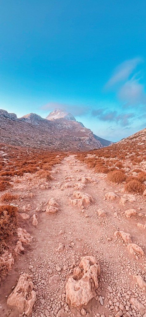 Le sentier vers Balos au levé de soleil