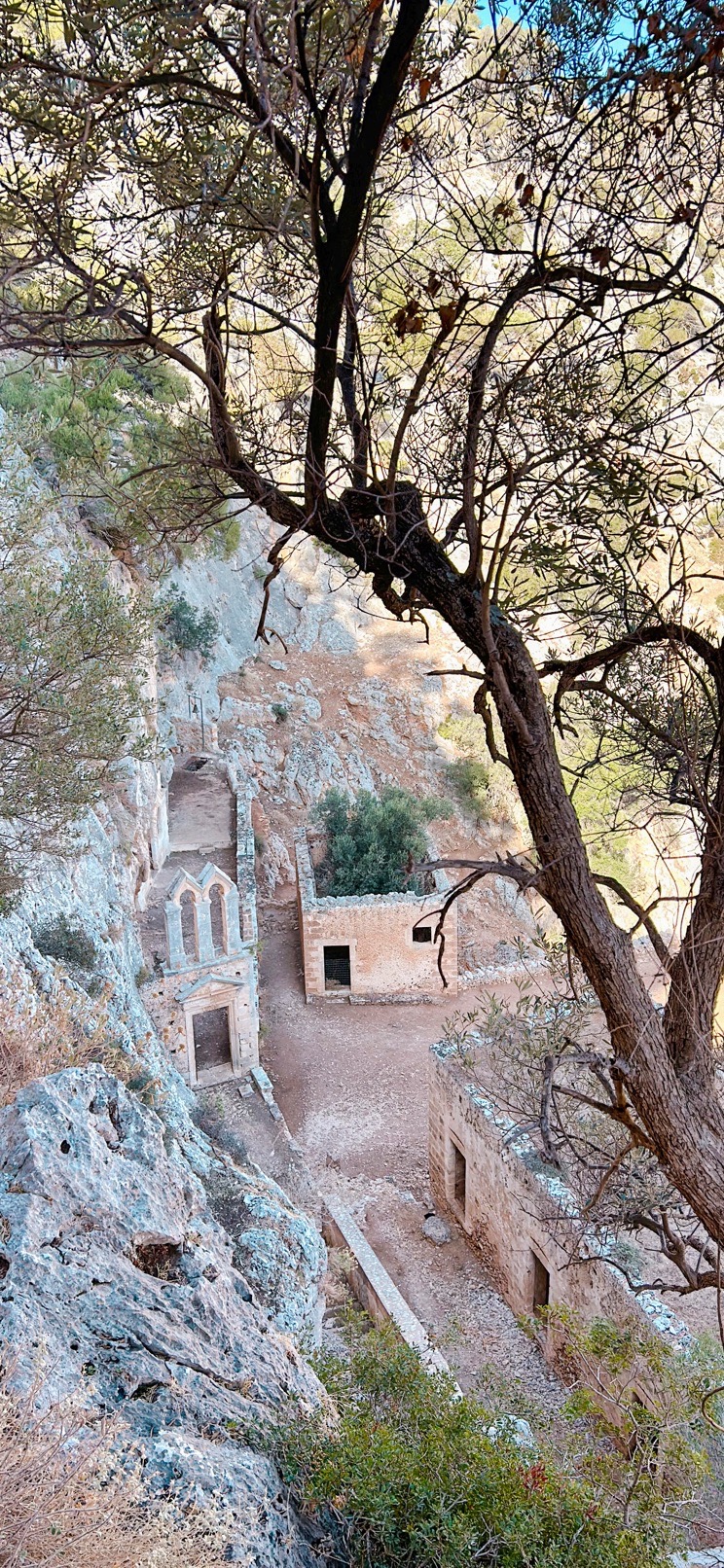 Vue sur les vestiges du Monastère Saint-Jean
