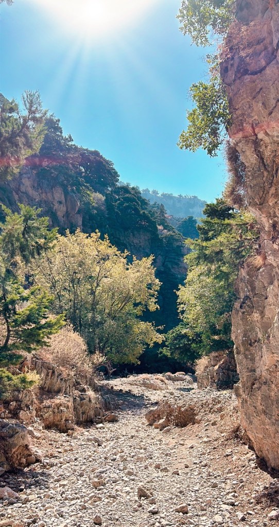 Randonnée à travers les gorges d'Imbros