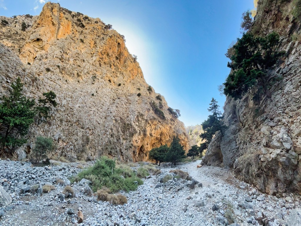 Randonnée à travers les gorges d'Imbros