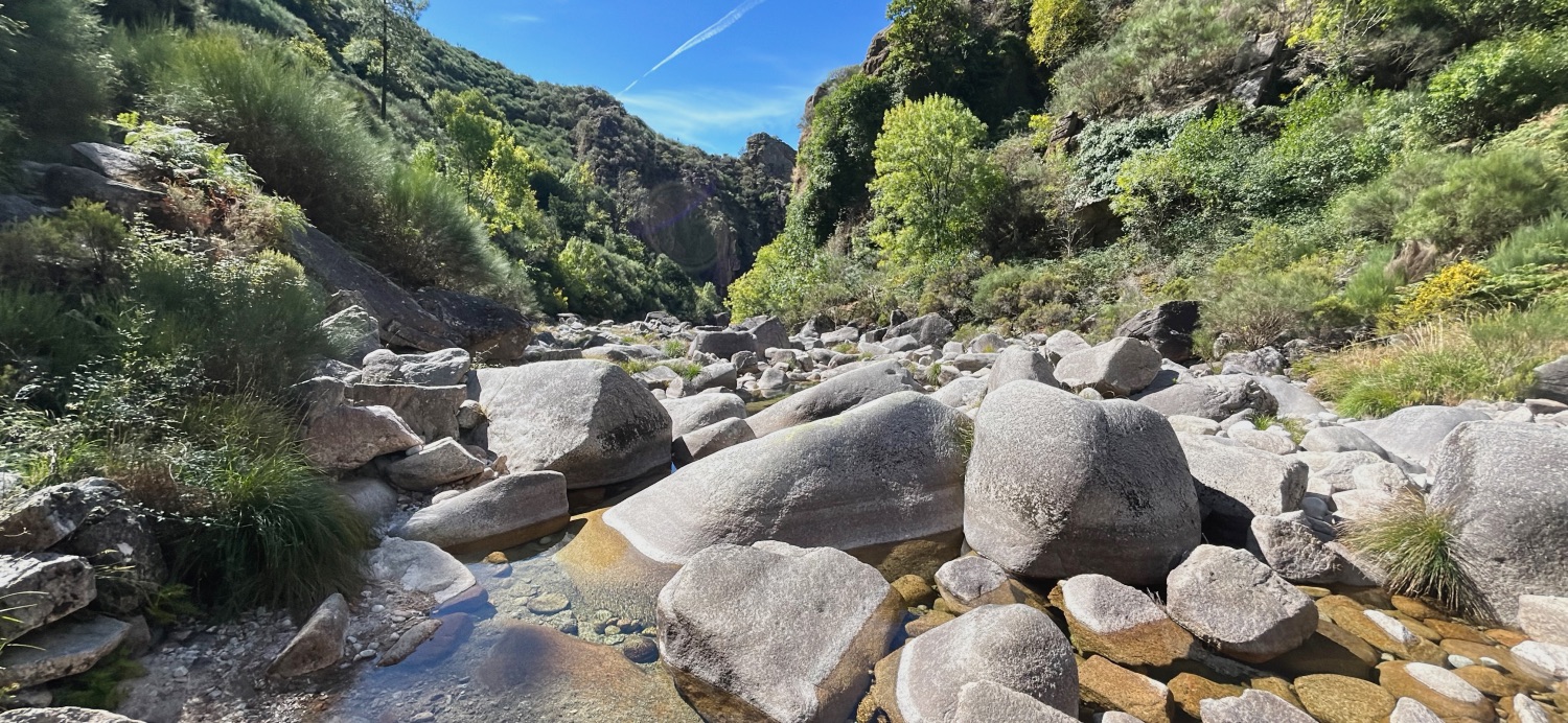 Sept Lagons de Peneda-Gerês : eaux cristallines en altitude.