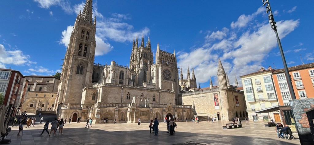 Cathédrale de Burgos : chef-d’œuvre gothique au cœur de la Castille.