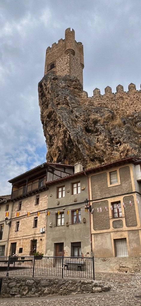 La tour du château de Frias