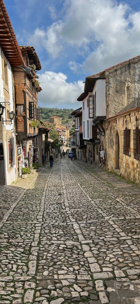 Santillana del Mar, un village médiéval sauvegardé et authentique