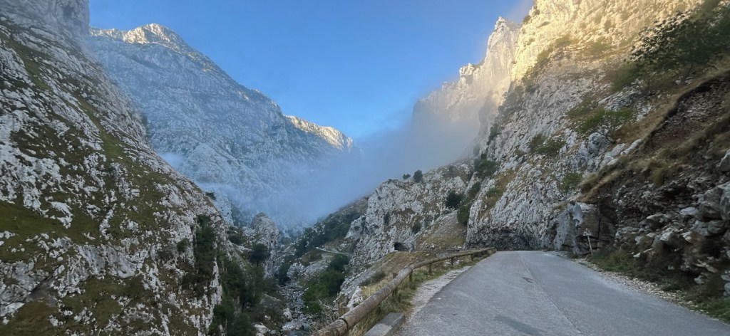 Départ dans Parc National Pics d'Europe vers le village de Bulnes