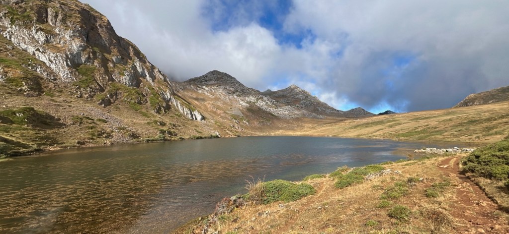 Randonnée vers les Lagos de Saliencia après l’éclaircie.